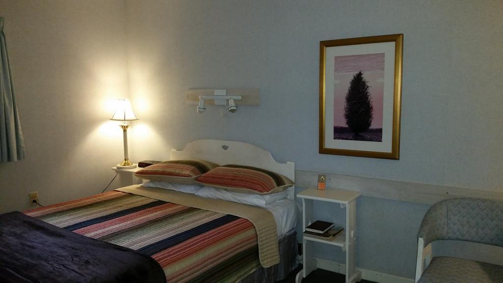 Pinecone Motel 서식스 외부 사진