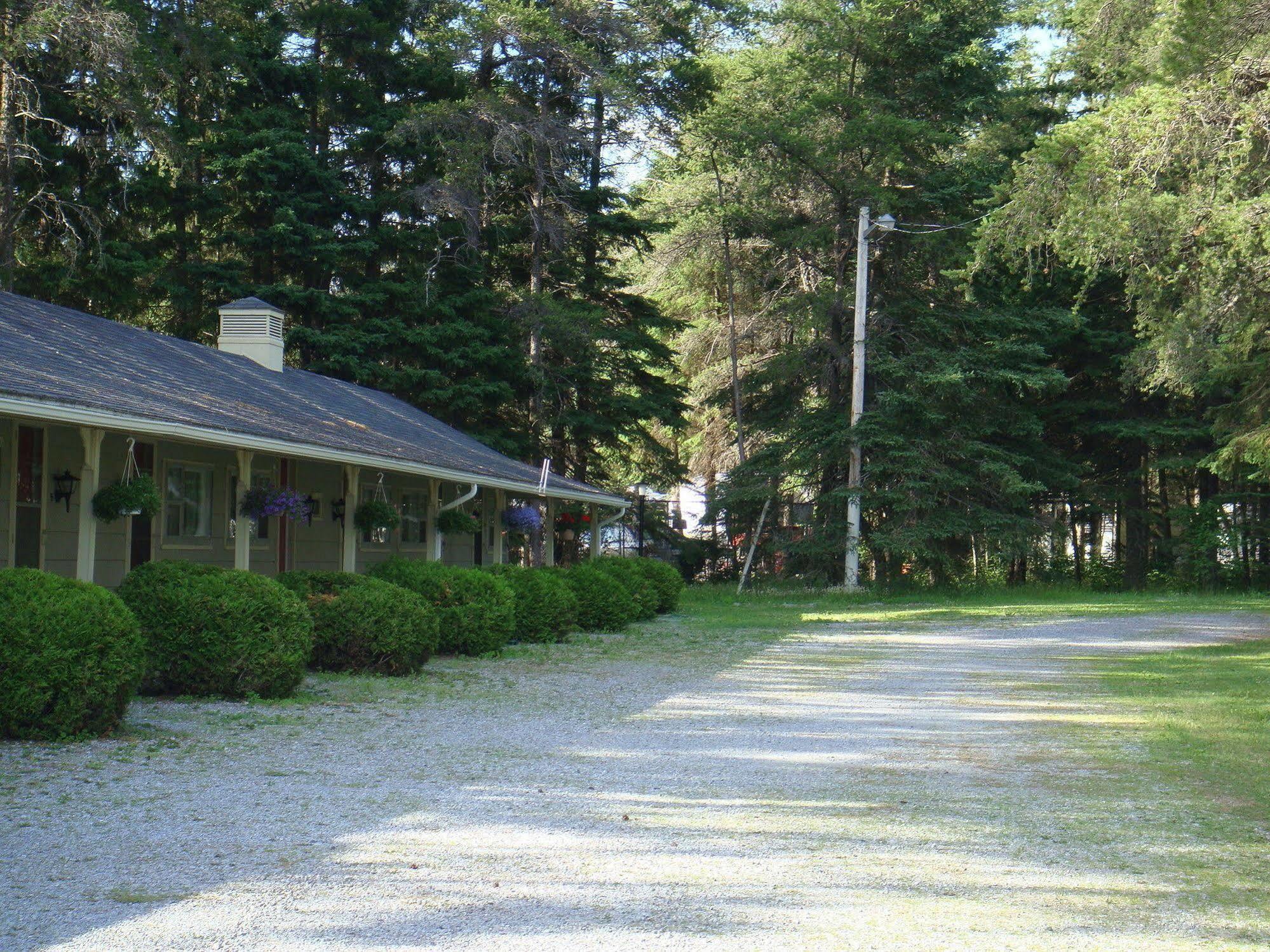 Pinecone Motel 서식스 외부 사진
