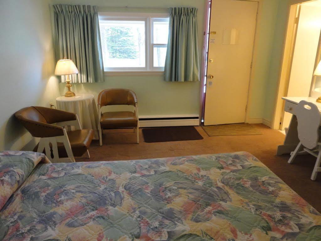 Pinecone Motel 서식스 외부 사진