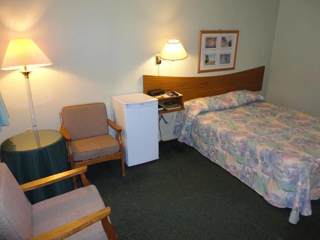 Pinecone Motel 서식스 외부 사진