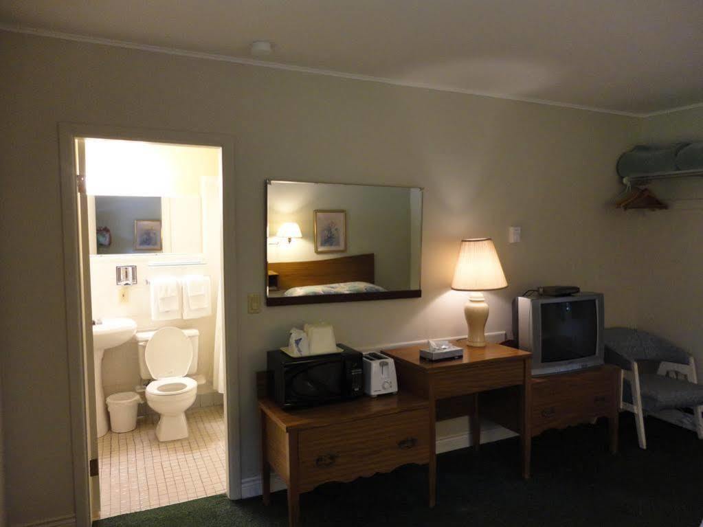 Pinecone Motel 서식스 외부 사진