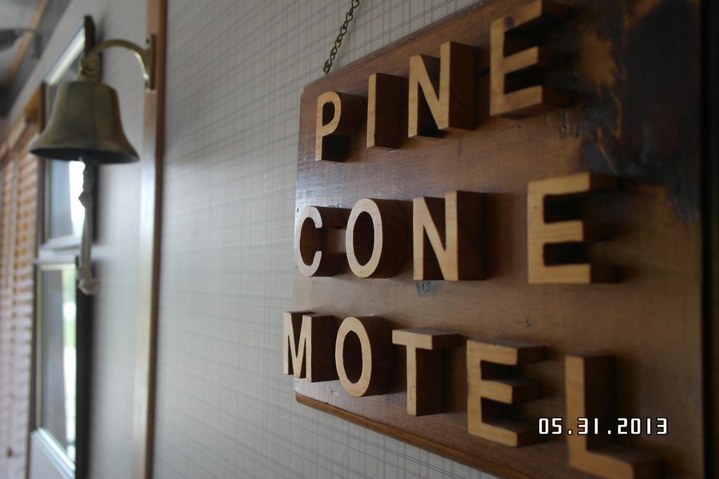Pinecone Motel 서식스 외부 사진