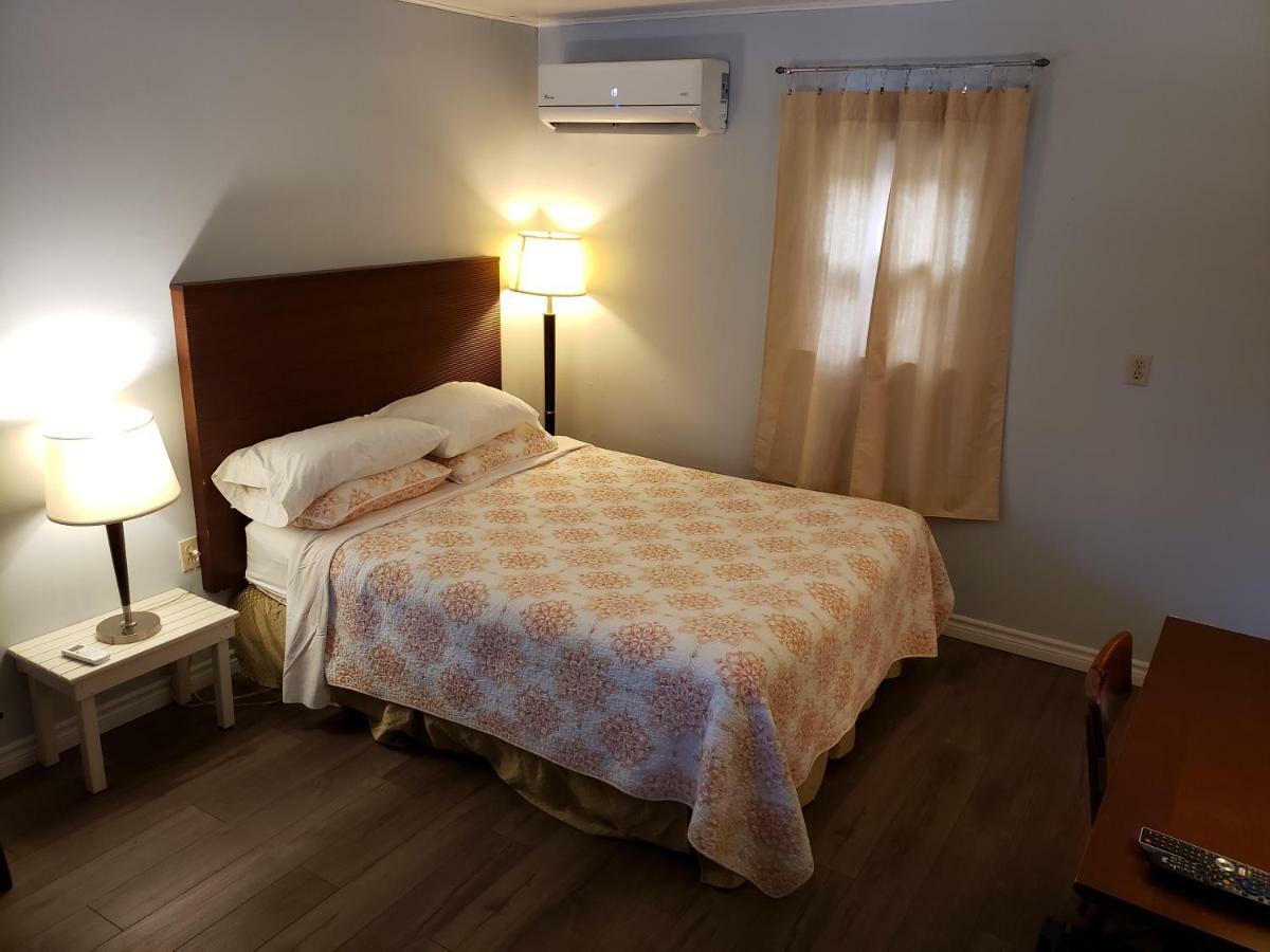 Pinecone Motel 서식스 외부 사진